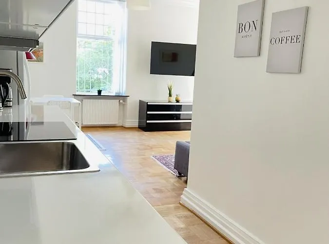 Aday - Mansion - Open Bright With Garden Appartement Aalborg